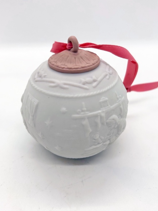 Vintage 1995 Lladro Porcelain Christmas Tree Ornament. Santa's Journey - Picture 1 of 6